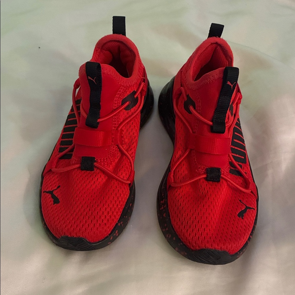 (Toddler)Red and Black Athletic Puma Sneakers